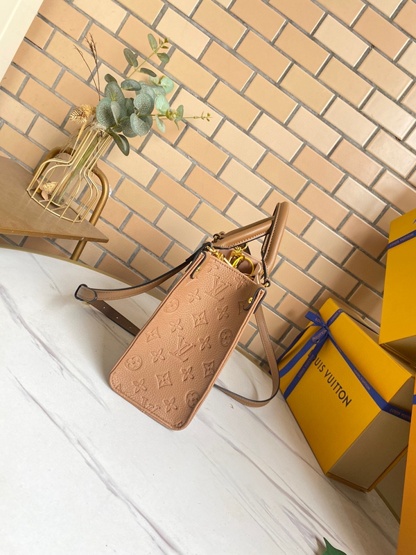 ルイヴィトンバッグ背面デザイン